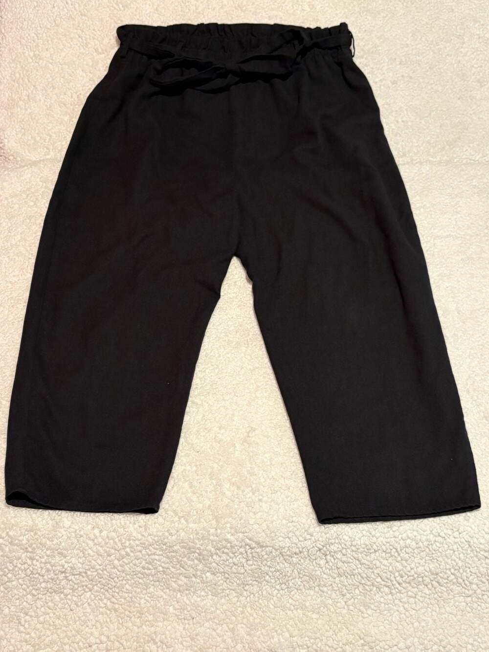 SHEIN Curve Plus Size 1XL Black Linen Blend Tie Waist Paperbag Capri Pants